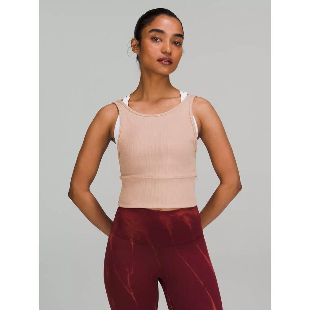Lululemon “Power Pivot” ribbed athletic crop tank top/bramie (measures XS)